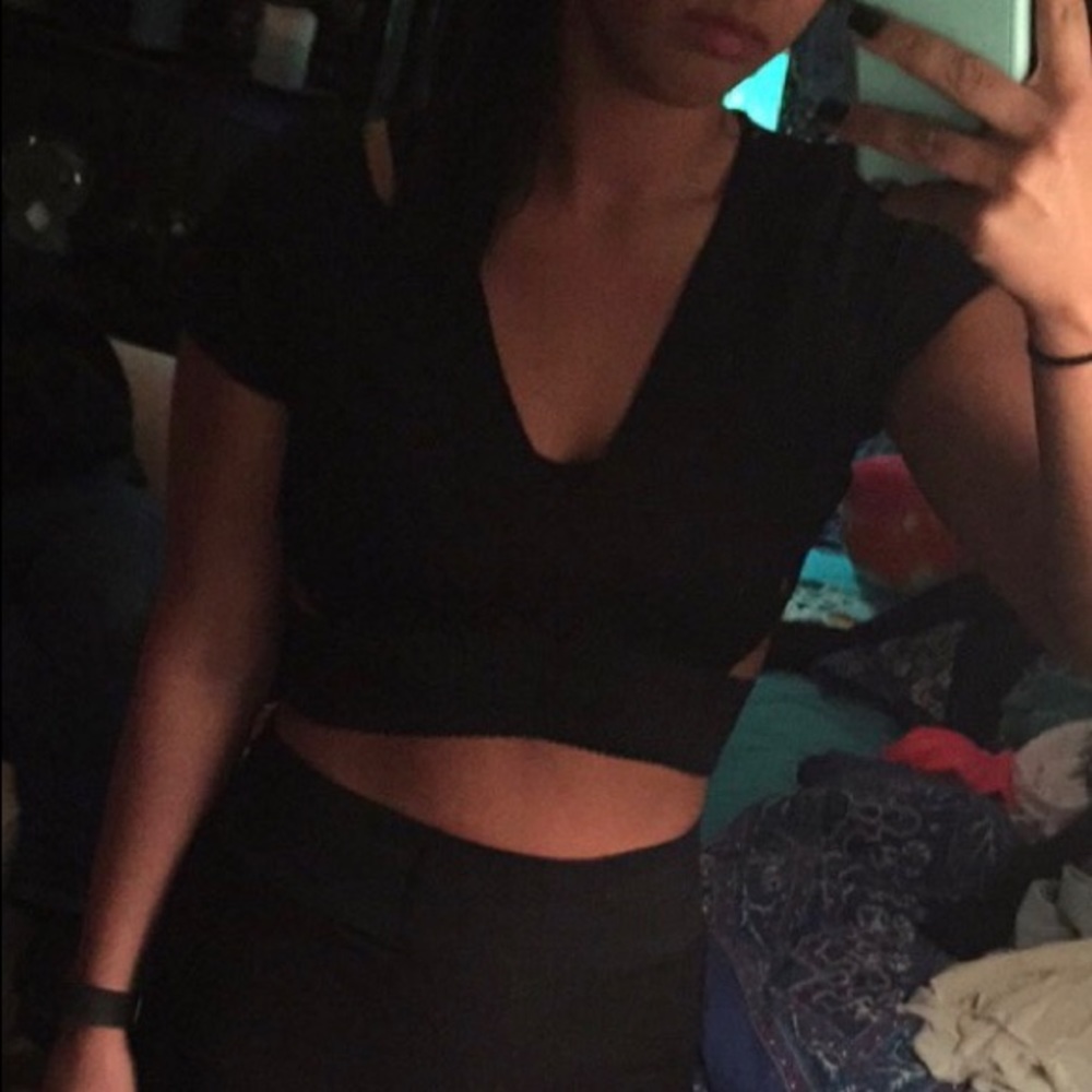 Express Crop Top - Picture 5 of 9